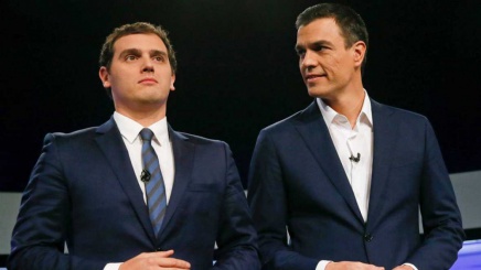 -¿Seguro que tenemos suficiente? Que no me he traído calculadora... - Sí hombre, sí. No te preocupes y mira al frente con cara de hacer Historia.