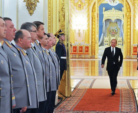 Putin se ha equivocado de profesión. O no.