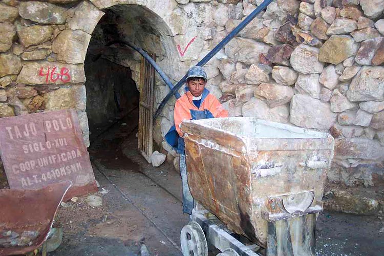 Niños trabajando en minas, multinacionales, Amnistía Internacional y datos