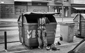 Fisking al “Culpables de ser pobres” de El País